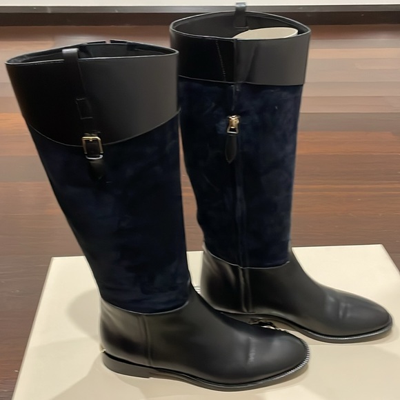 Burberry Flat Boot 👢 Authentic - Picture 10 of 11